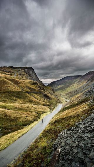 1-day tour to Loch Ness + Glen Coe + Scottish Highlands from Edinburgh, UK - small group or large group options