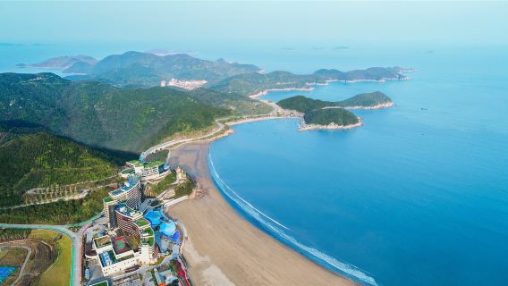 The half mountain scenic spot in the East China Sea