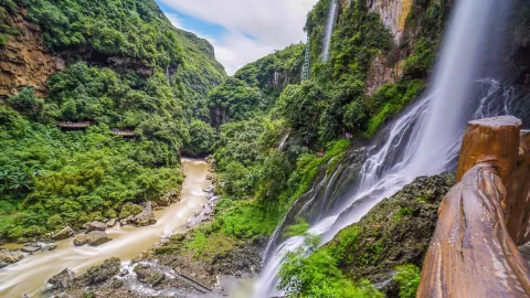 Maling River Canyon attraction in Xingyi