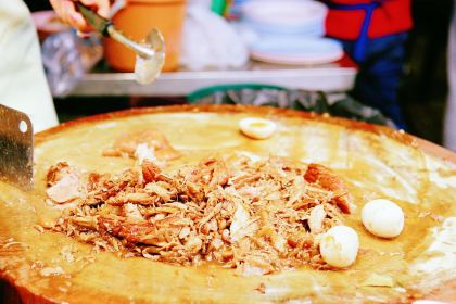 Chang Phueak Pork Leg Rice