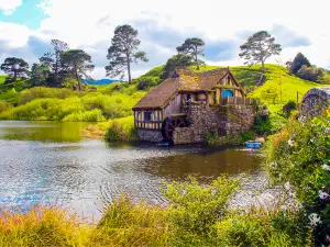 Hobbiton Movie Set