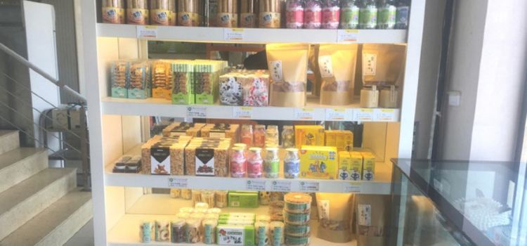 绿澳鲜奶吧(祥圣店)