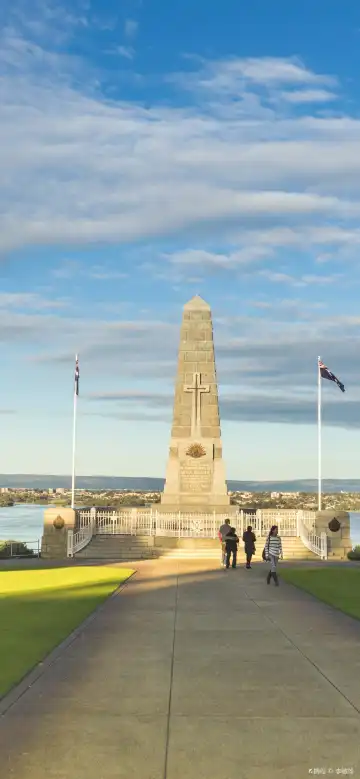 Hotels near State War Memorial