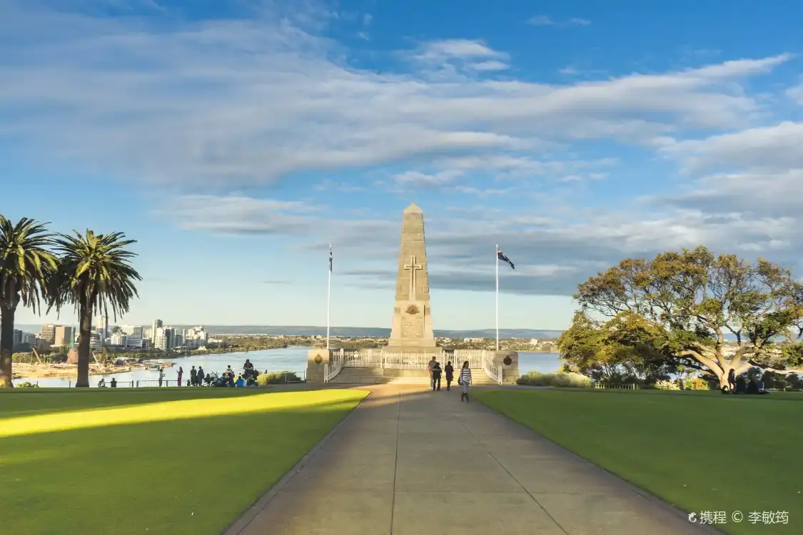 Hotels near State War Memorial