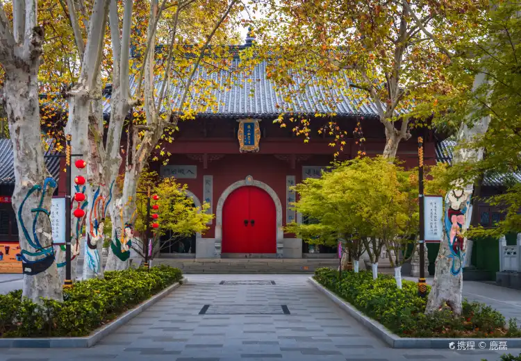 Các khách sạn gần Qixia Temple