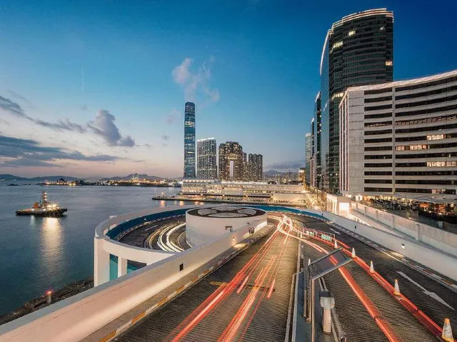 The Hongkong Homestay Strategy: Sleep in the Prosperous Nathan Road