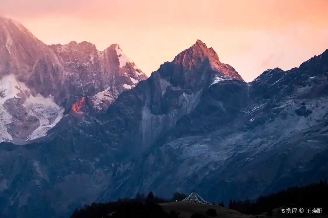 Hotels near Siguniang Mountain Two Peaks