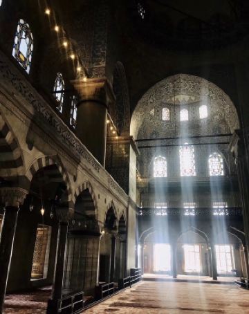 👣ブルーモスクは、かつてスルタンアフメト・モスクとして知られ、トルコの有名なモスクの一つです。17世紀初頭、👩🏻‍🏫イスラム世界で著名な古典建築家メフメット・アガによってスィナンで設計・建設されました。イズニックタイル装飾はアガにちなんで名付けられ、イスタンブールで最も重要なランドマークの一つとなっています。✍🏻✍🏻✍🏻✍🏻✍🏻
#happynewyear