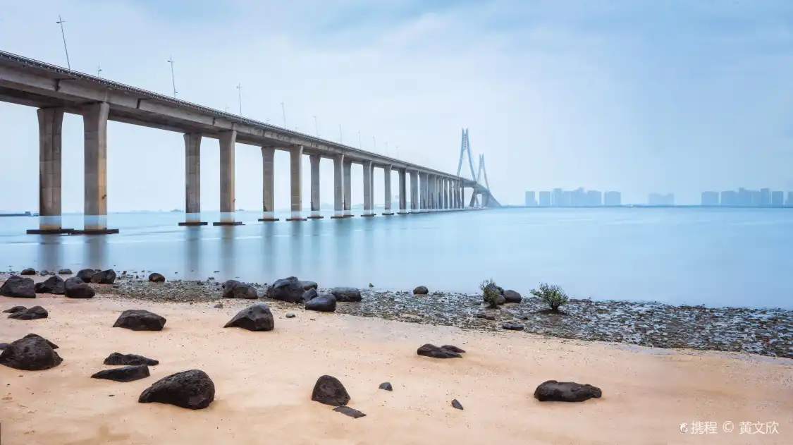 Hotels near Zhanjiang Bay Bridge