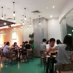 Rong Yi (Kai De Plaza) User Photo