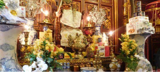 Bach Ma Temple