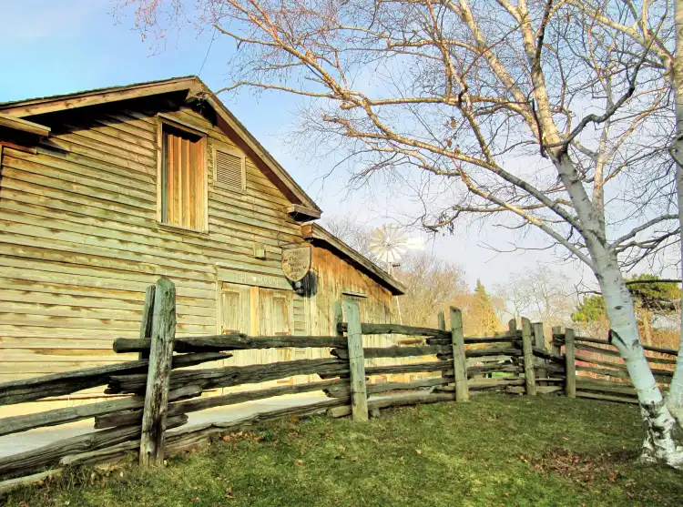Các khách sạn gần Riverdale Farm
