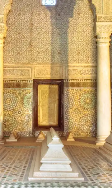 鄰近薩阿迪王朝陵墓的酒店