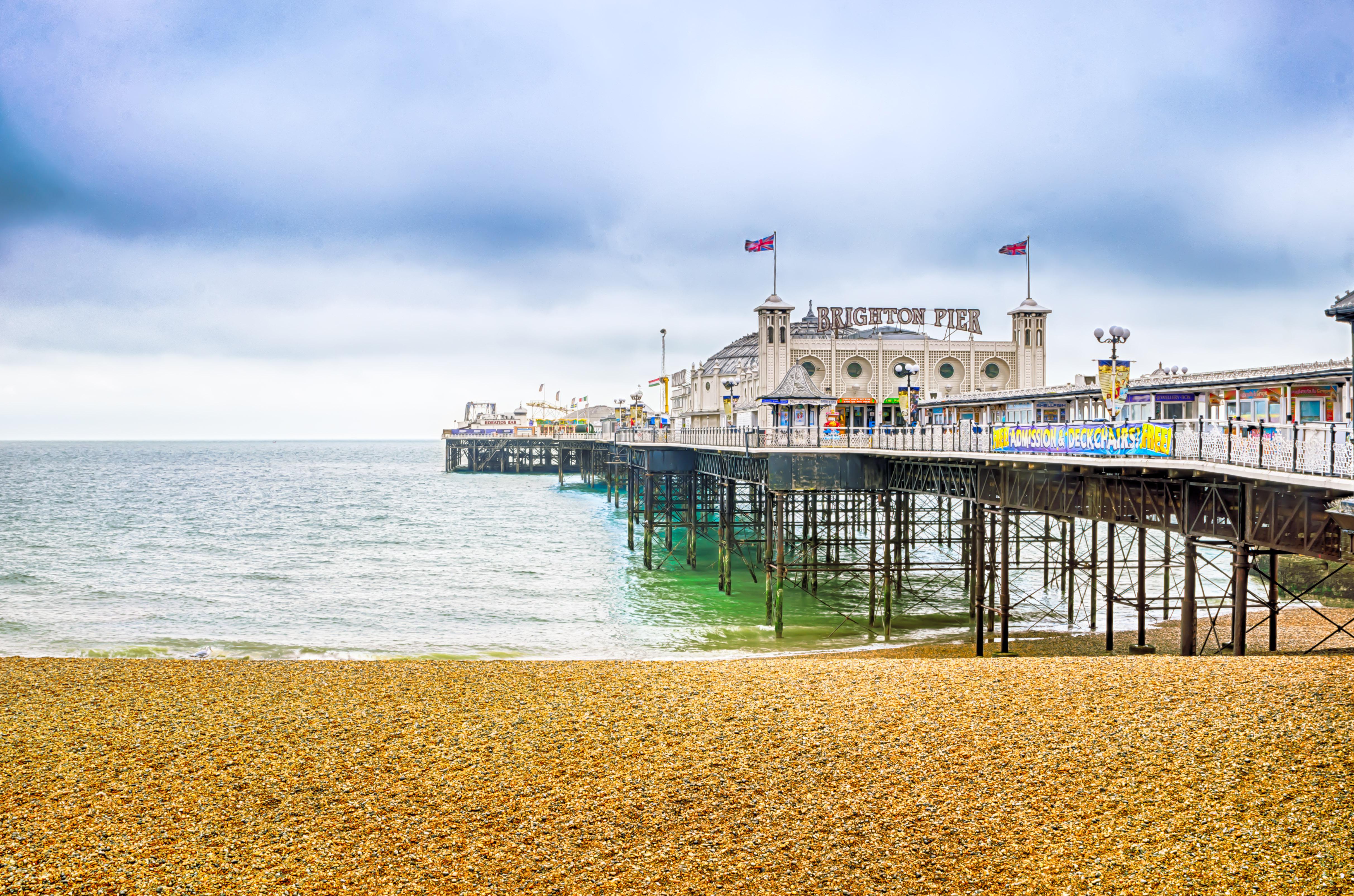 Brighton best. Брайтон англия. Брайтонский пирс (brighton pier). Брайтон англия достопримечательности. Пирс брайтон палас.