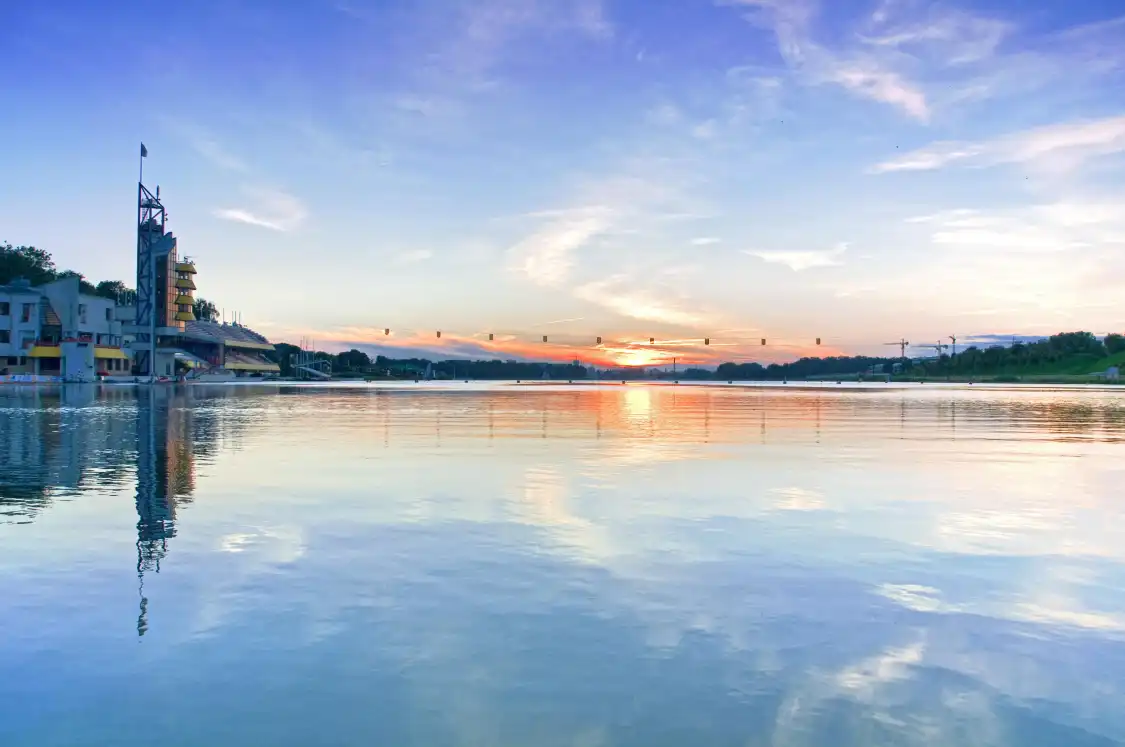 Hotels near Lake Malta