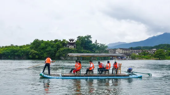 Taohua Pond 10℃ Bamboo Rafting