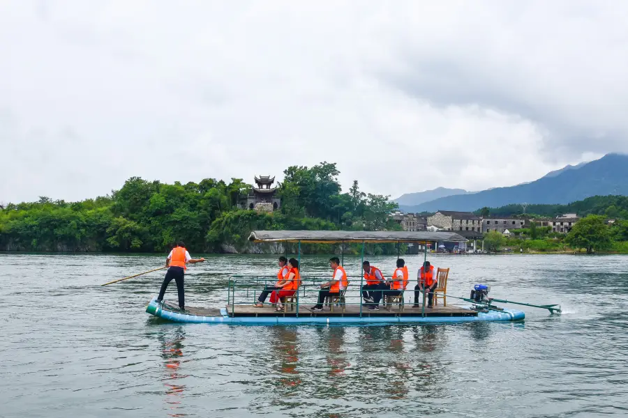 Taohua Pond 10℃ Bamboo Rafting