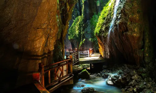 Zhangjiajie Difeng Scenic Area