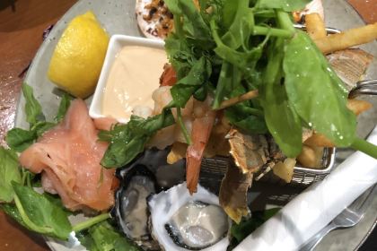 12 Rocks Beach Bar Cafe