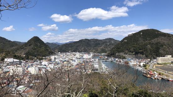 伊豆是一个让人感到极其舒服的地方，漫长的海岸线，风景宜人。游