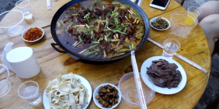 老簡胡集特色鴨子火鍋