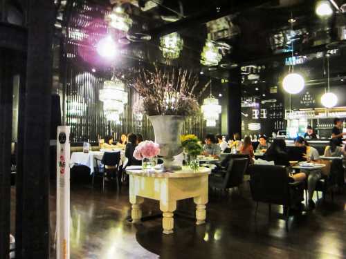 Another Hound Cafe (Central Embassy)