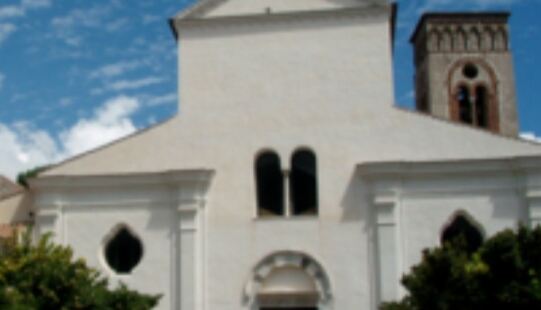 拉韋洛大教堂，位於那不勒斯阿瑪菲海岸地區的拉韋洛小鎮上，通體