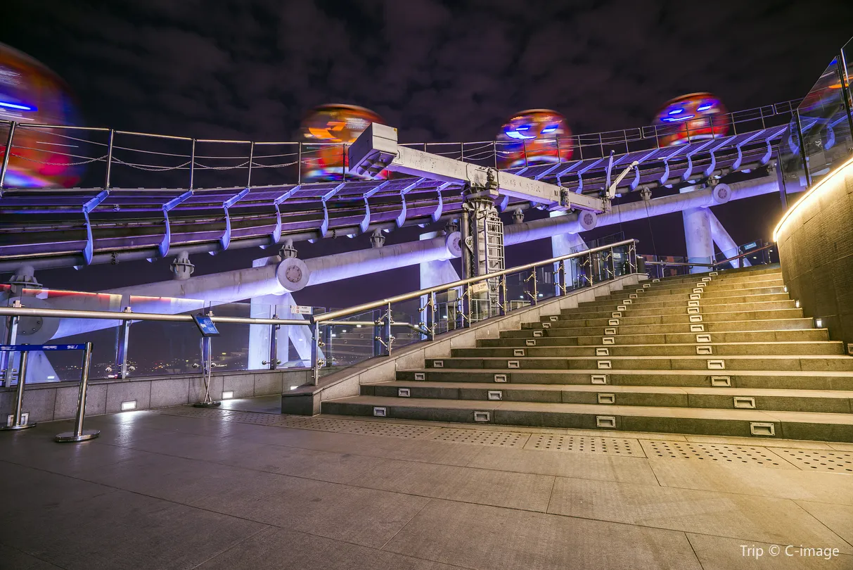 2_Canton Tower-Bubble Tram