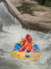 Drifting in Wuli Grand Canyon of Xijiang River