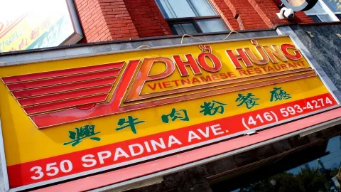Phở Hưng Restaurant in Toronto