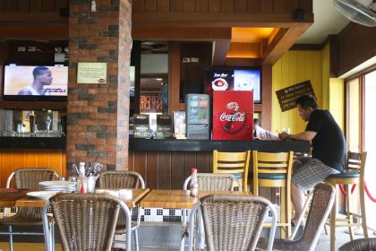 Shakey's Pizza Parlor