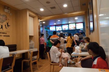 HUA LAI SHI CHENG DONG LU DIAN