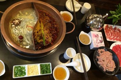 重庆黄泥磅老灶火锅(邹城店)
