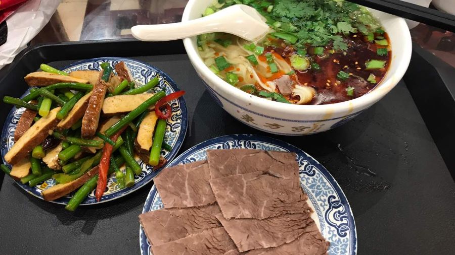 DONG FANG GONG ZHONG GUO LAN ZHOU NIU ROU LA MIAN SHANG DE DIAN