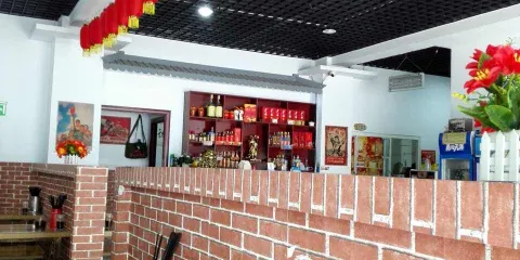 農家木桶飯民間瓦罐煨湯