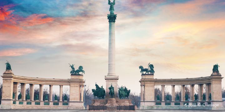 Heroes' Square