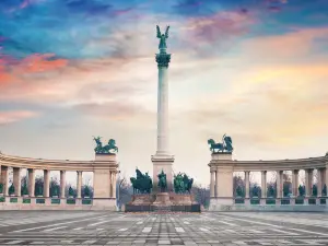 Piazza degli Eroi