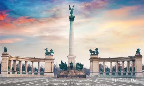 Heroes' Square