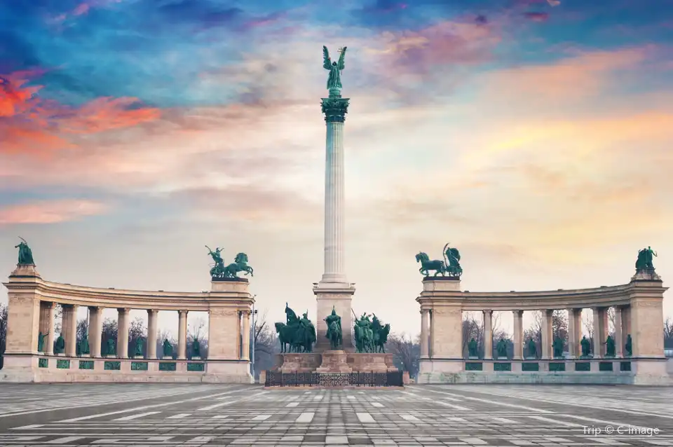 1_Heroes' Square