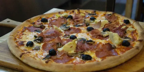 意大利比薩連接（Bayswater店）