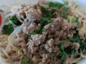 Mie Belitung Yamien Nyong Choi