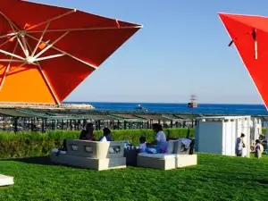 Q Beach Restaurant & Lounge