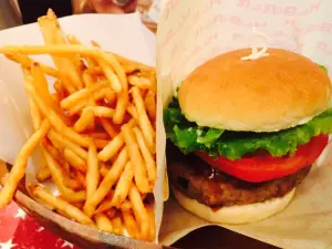 Pt's Burger