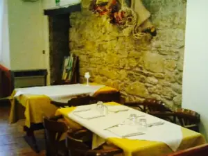 La Taverna Wine Cafe