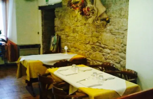 La Taverna Wine Cafe