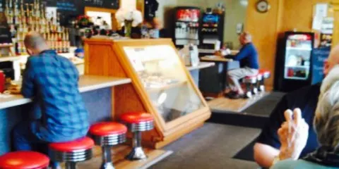 Nonie's Restaurant & Bakery