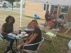 Le Petit Cafe
