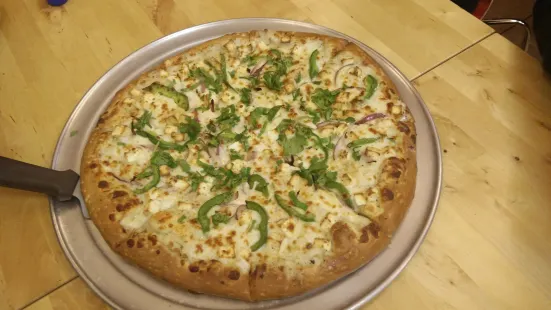 Desi Pizza Curry On Crust