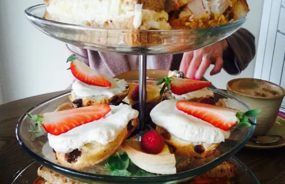 Louie Brown's Bar Kitchen & Deli