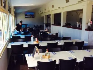 Jetty’s Bar and Grill